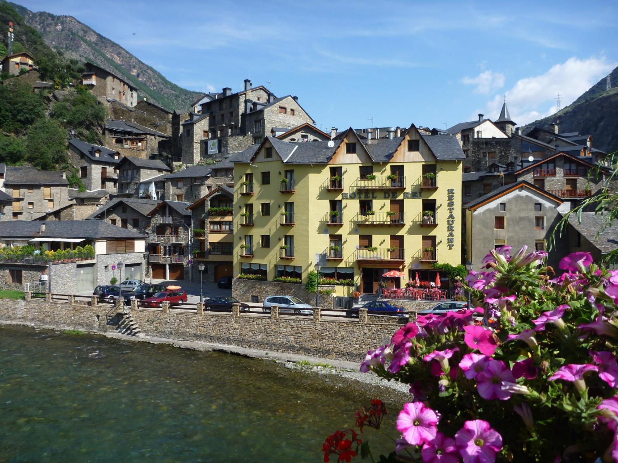 Hotel De Rei Llavorsi ภายนอก รูปภาพ