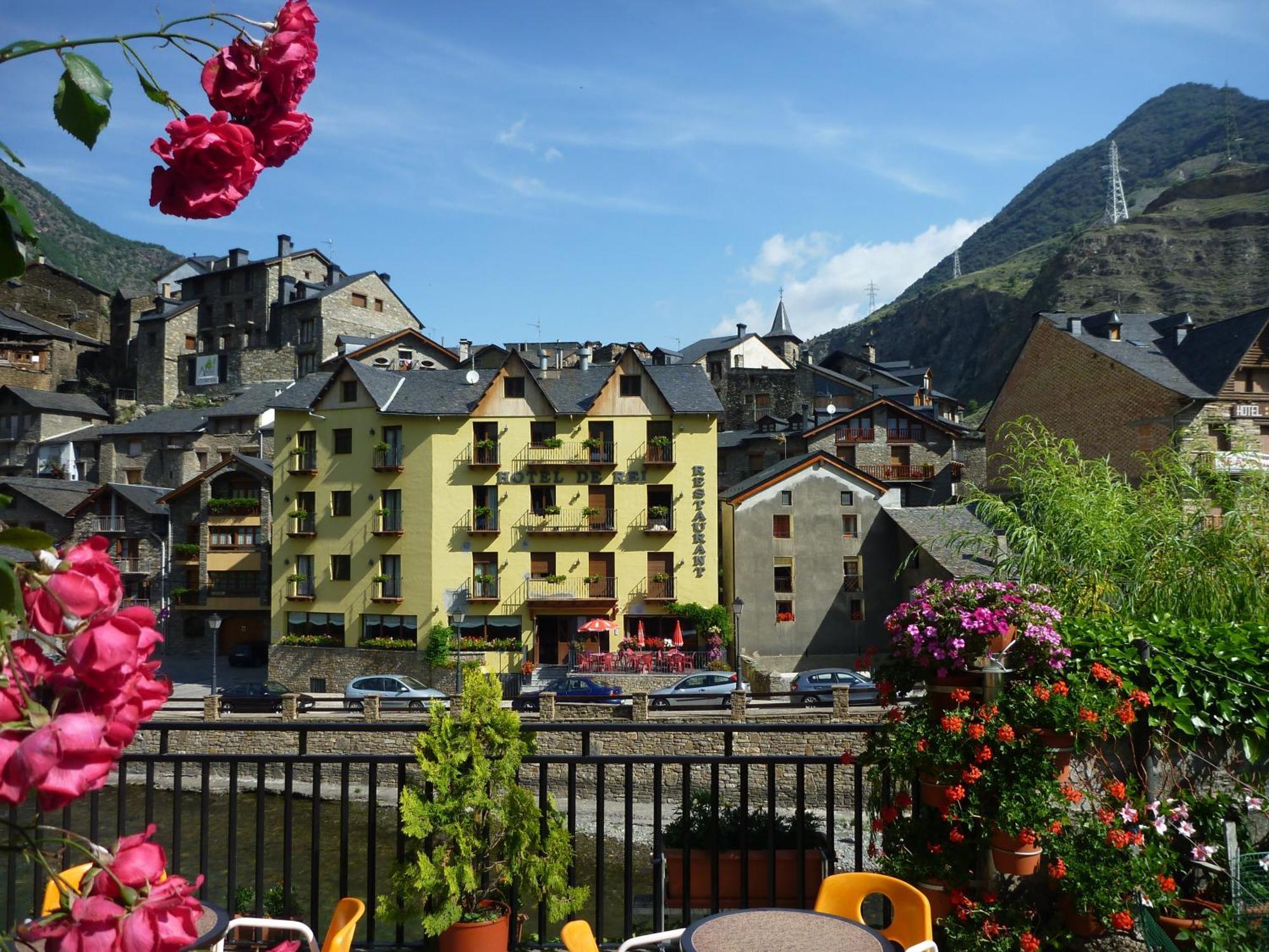 Hotel De Rei Llavorsi ภายนอก รูปภาพ